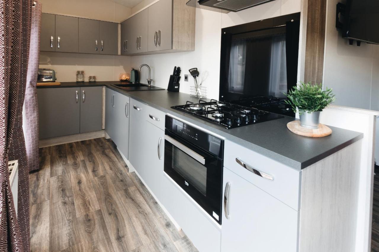 Black Bull Retreat, Barmston With Private Hot Tubs Driffield Buitenkant foto