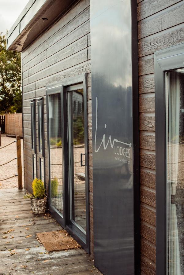 Black Bull Retreat, Barmston With Private Hot Tubs Driffield Buitenkant foto