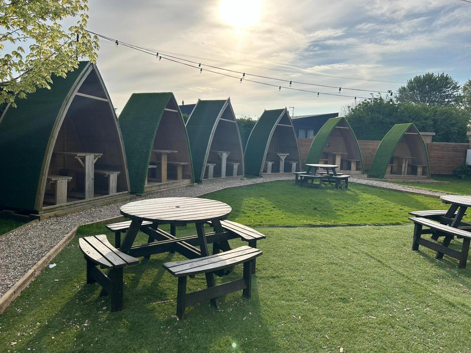 Black Bull Retreat, Barmston With Private Hot Tubs Driffield Buitenkant foto