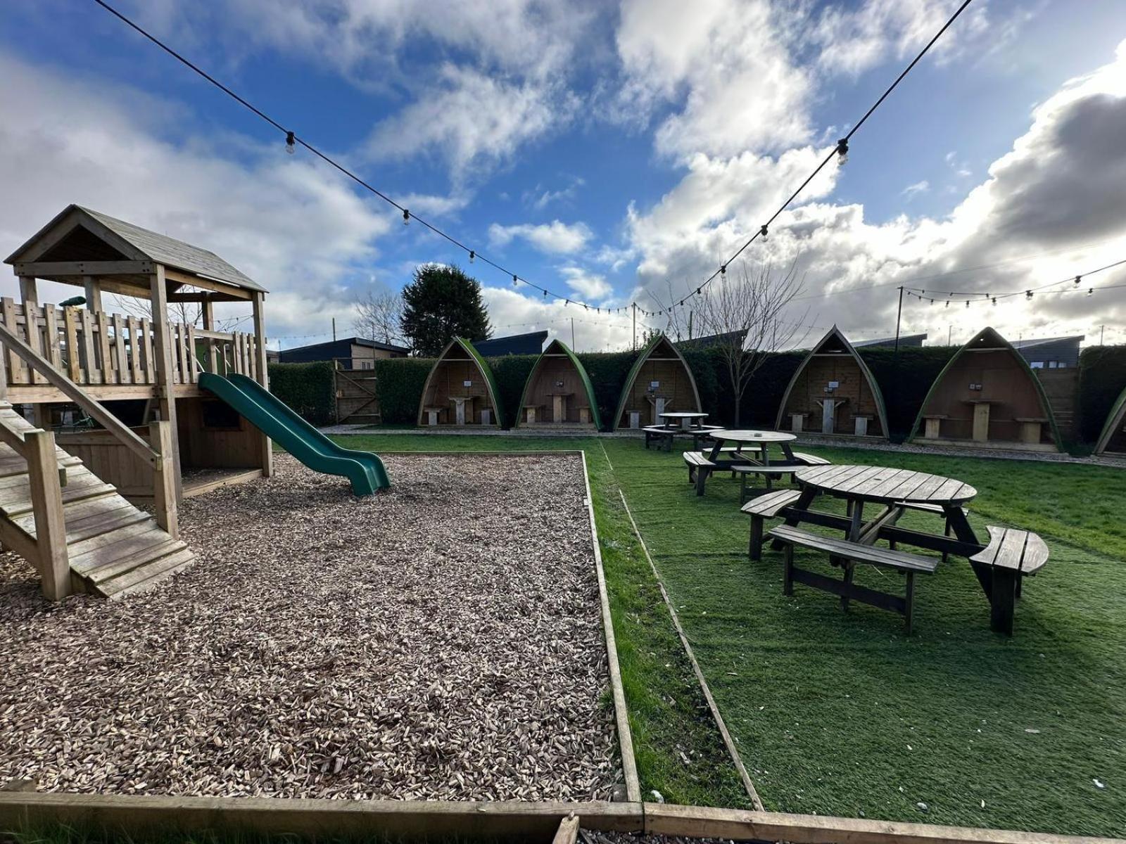Black Bull Retreat, Barmston With Private Hot Tubs Driffield Buitenkant foto